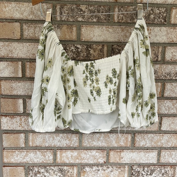 NWT Abercrombie and Fitch floral green/ivory crop top size L - Picture 5 of 10